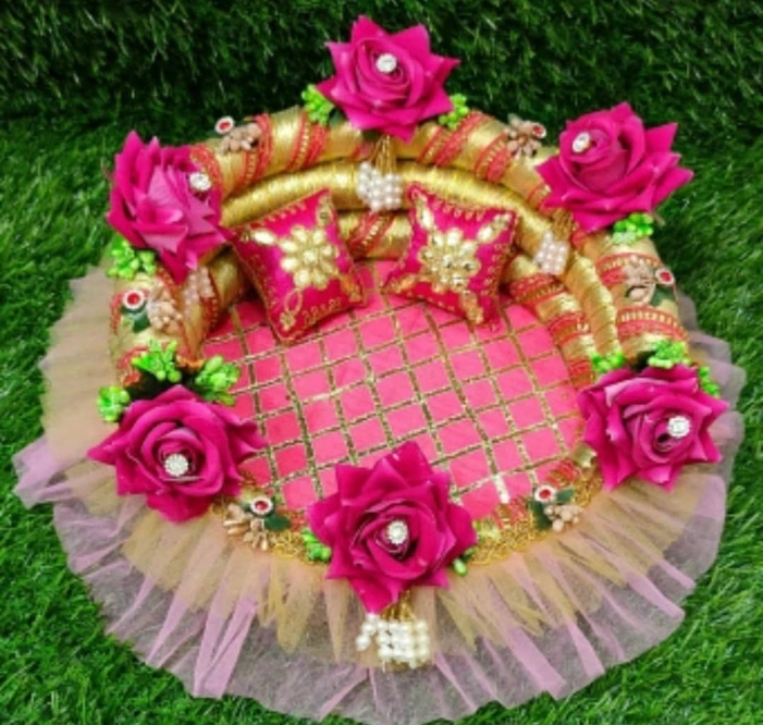 Unique designer Round look shinghan with pillows