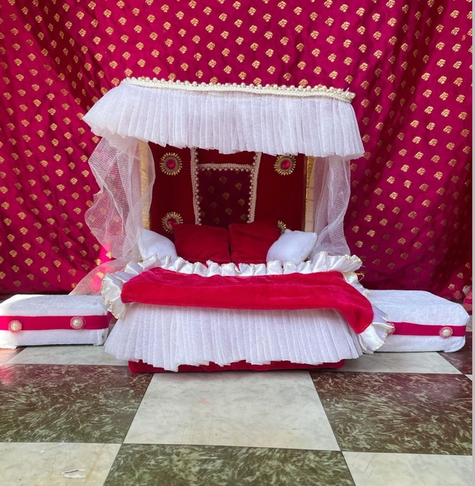 Bed set with side table