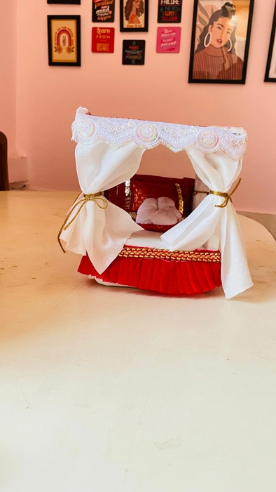 Unique red and white curtain Wooden fan light bed