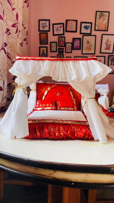 Unique red and white curtain Wooden fan light bed