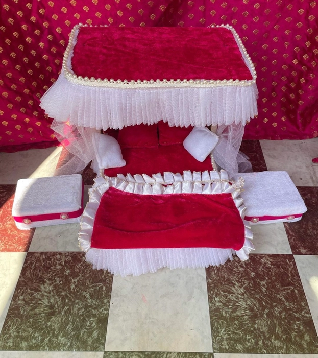 Bed set with side table